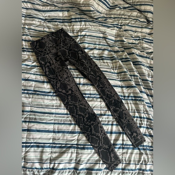 LULULEMON Snakeskin Print Leggings - Picture 6 of 10